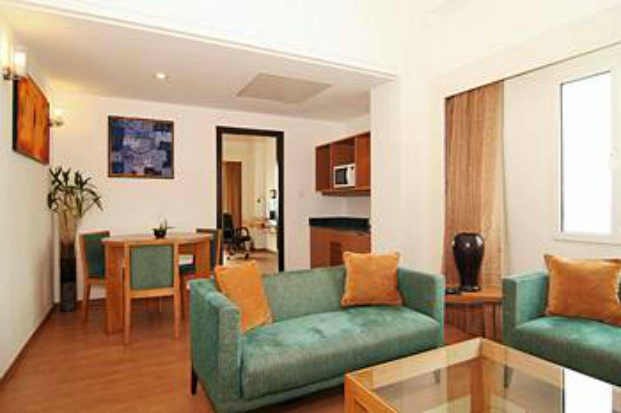 Lemon Tree Hotel, East Delhi Mall, Kaushambi Ghaziabad Extérieur photo