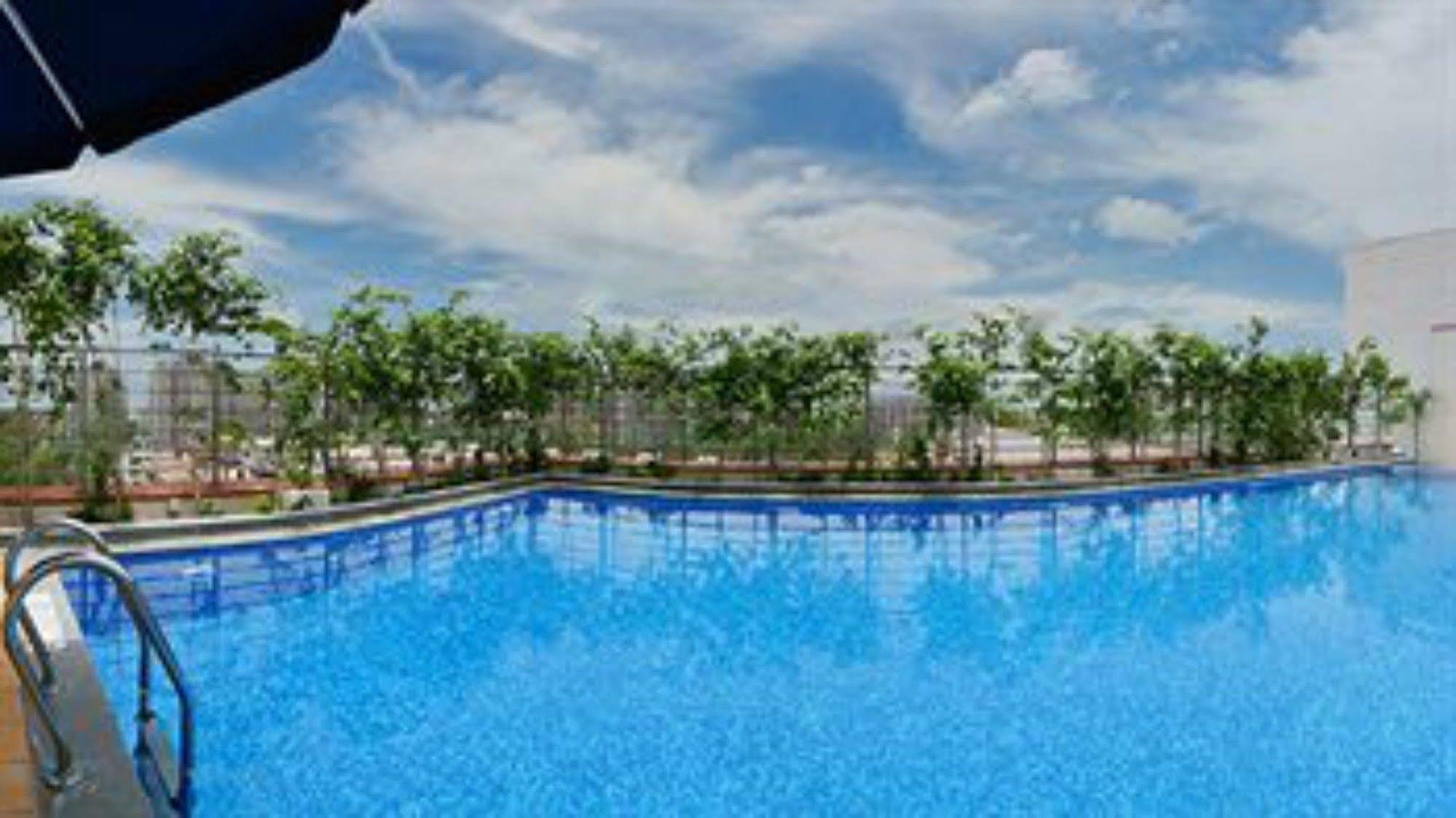 Lemon Tree Hotel, East Delhi Mall, Kaushambi Ghaziabad Extérieur photo